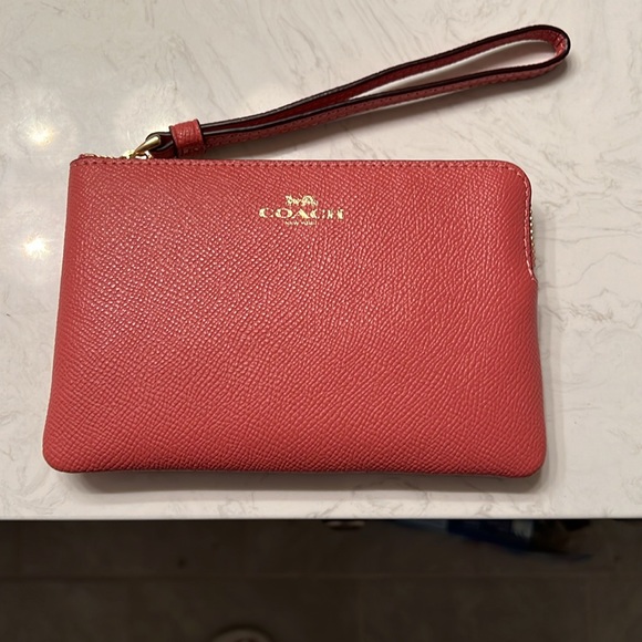 NWT Coach Crossgrain Leather Corner Zip Rose Petal Wristlet ***FIRM PRICE*** - Picture 6 of 10